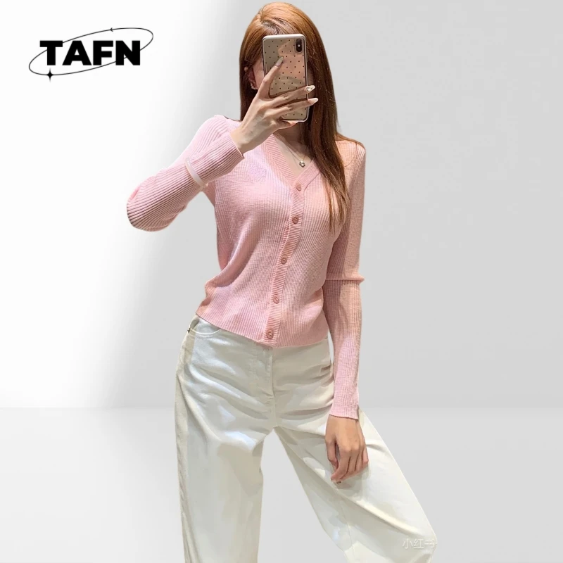 Sweter rozpinany Modny, wygodny i piękny sweter rozpinany z kaszmiru w stylu retro – luksusowe ciepło do codziennych okolicAE624