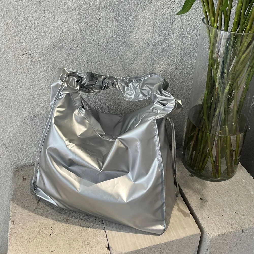 

Милая плиссированная нейлоновая сумка на плечо в корейском стиле, легкая сумка на шнурке, большая вместительная однотонная большая сумка для девочек