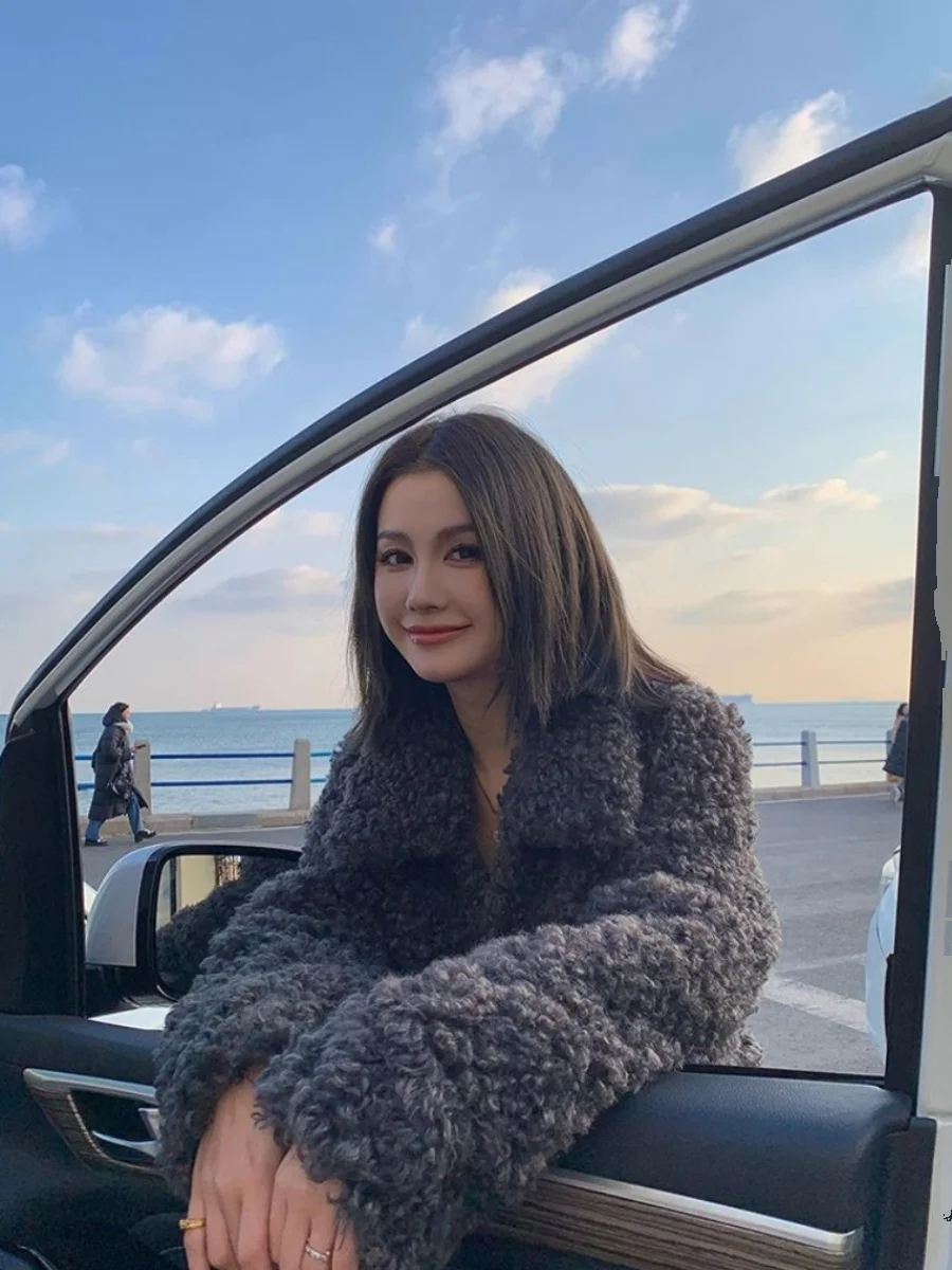 معطف فرو صناعي من الكشمير والمينك للنساء، طويل متوسط، ذو ياقة بولو، فضفاض وسميك، بتصميم شتوي عصري للشارع.