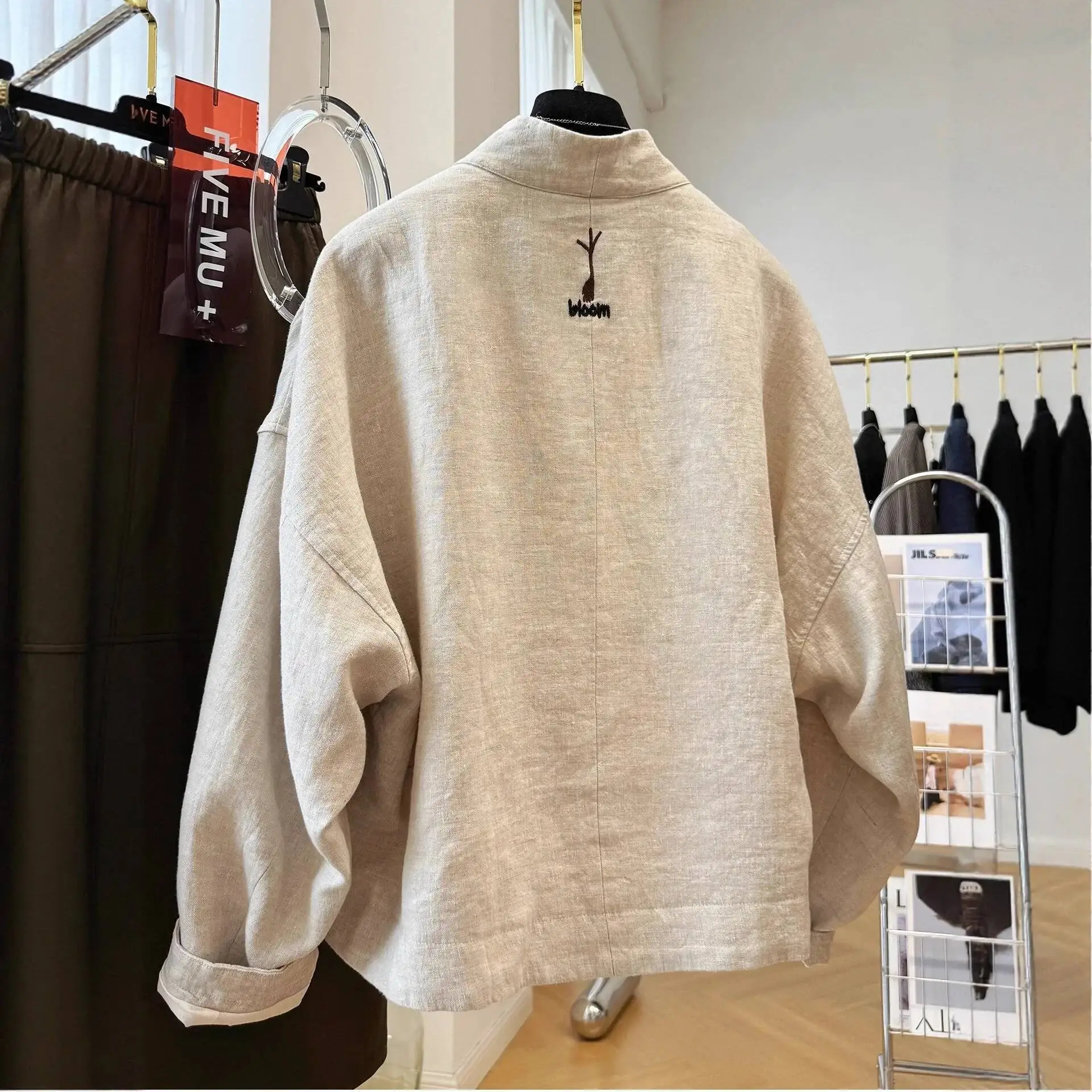 Chaqueta corta de lino y algodón bordada elegante, abrigo de otoño con cuello en V para mujer, diseño único y elegante, sensación de gama alta, manga larga holgada F