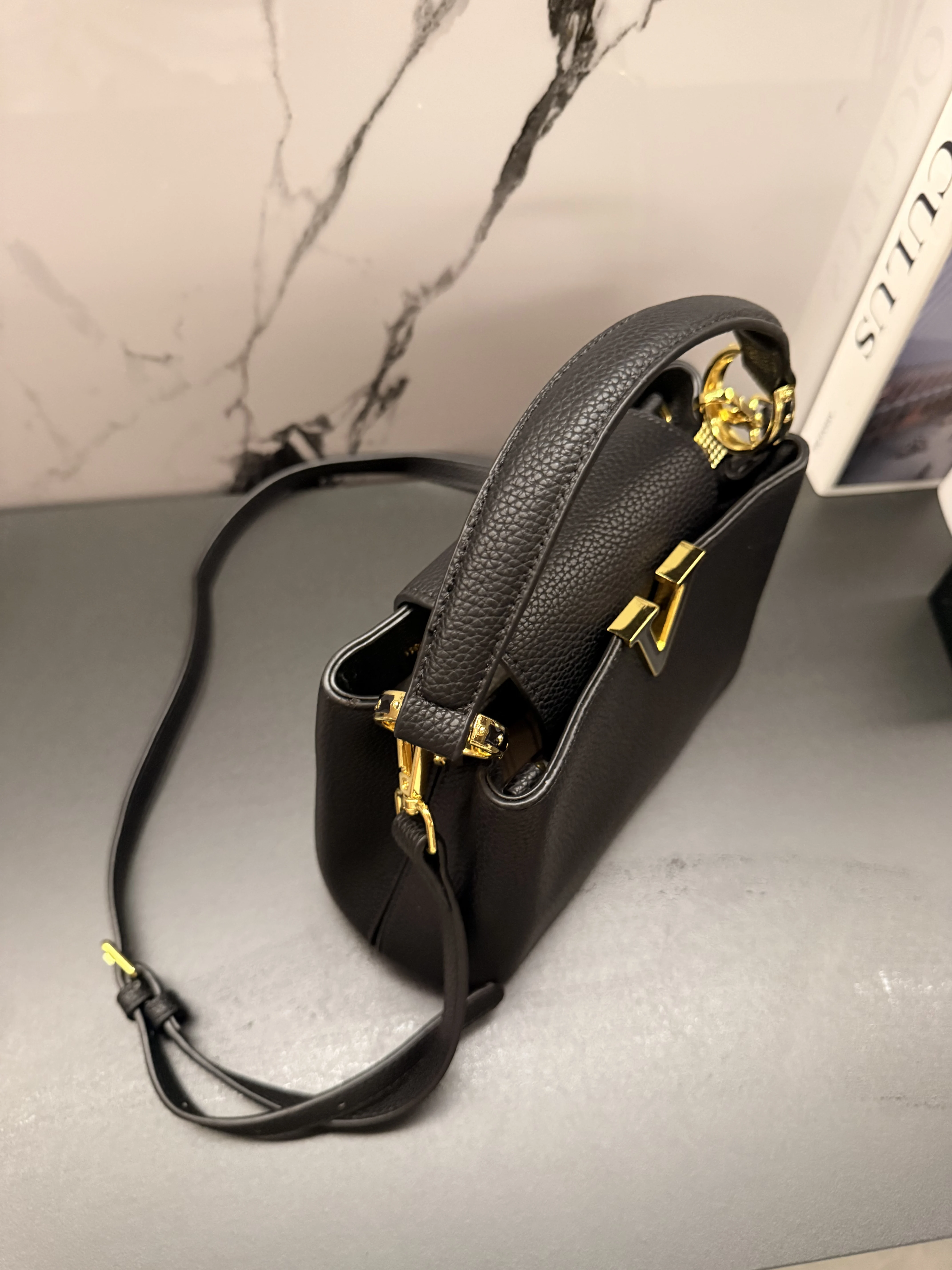 حقيبة يد فاخرة جديدة مع شعار المرأة الاتجاه حقيبة تسوق جلدية العلامة التجارية الأصلية الكلاسيكية حقائب كتف كروسبودي الإناث مع حزام