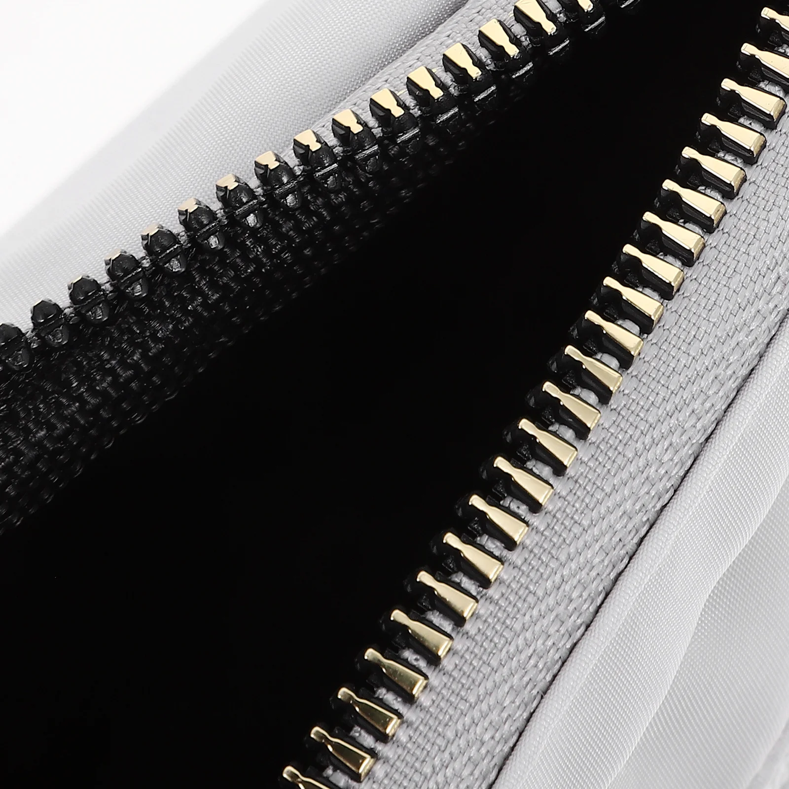 Riñonera ajustable con apariencia elegante, sencilla y generosa, adecuada tanto para hombres como para mujeres corriendo y viajar