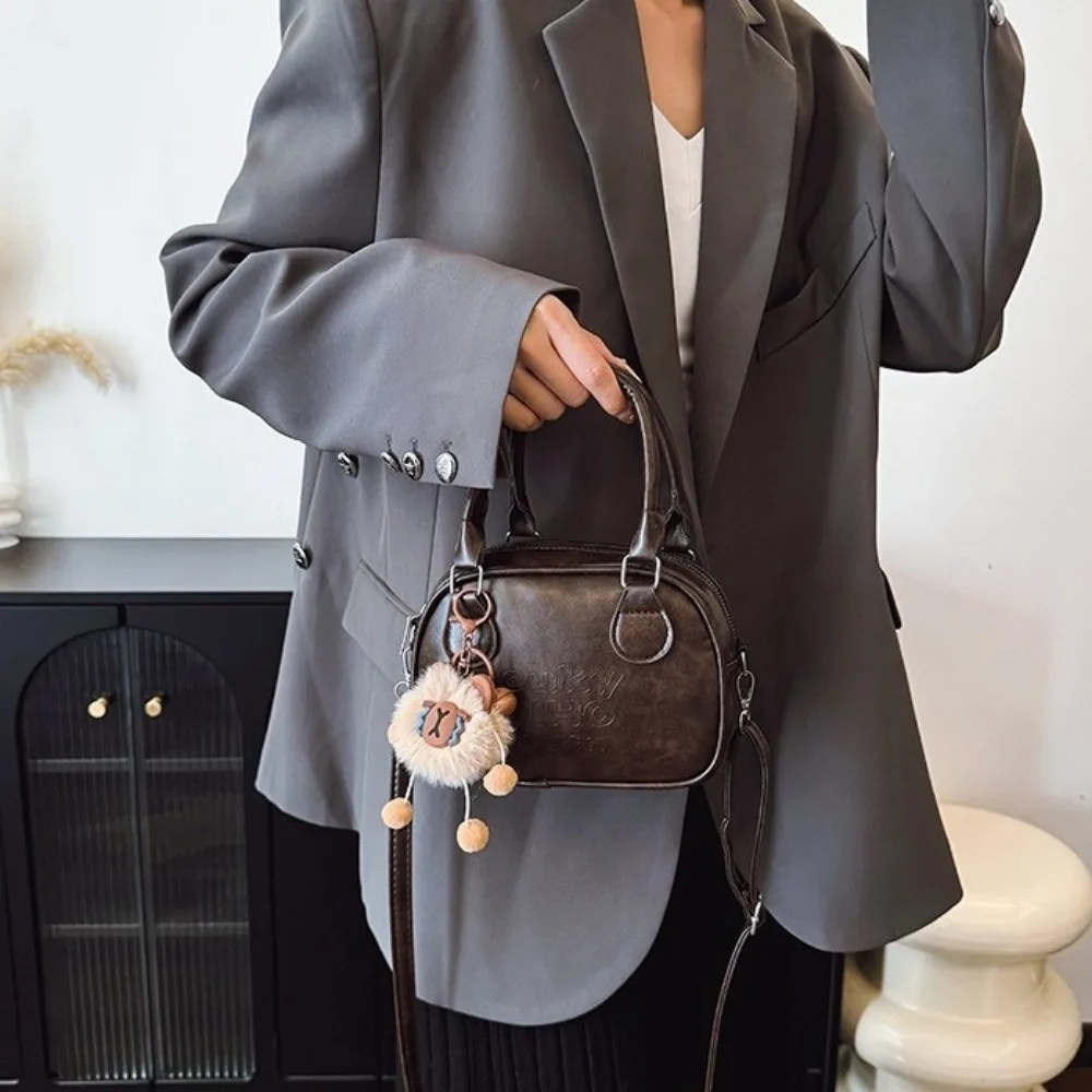 

Vintage Y2k Bowling Bag with Capybara Pendant Large Capacity PU Leather Shoulder Bag Solid Color Adjustable Handbag Outdoor