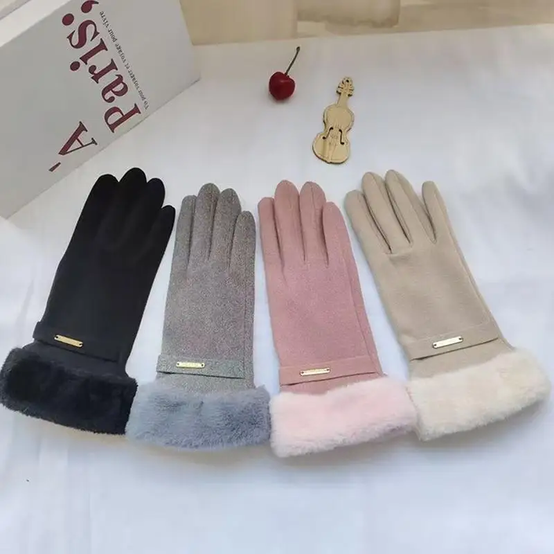 Die warmen Winterhandschuhe für Damen sind winddicht und kältebeständig, haben ein dickes Futter aus Kunstfell und sind als Touchscreen-Handschuhe geeignet. – Detail 8