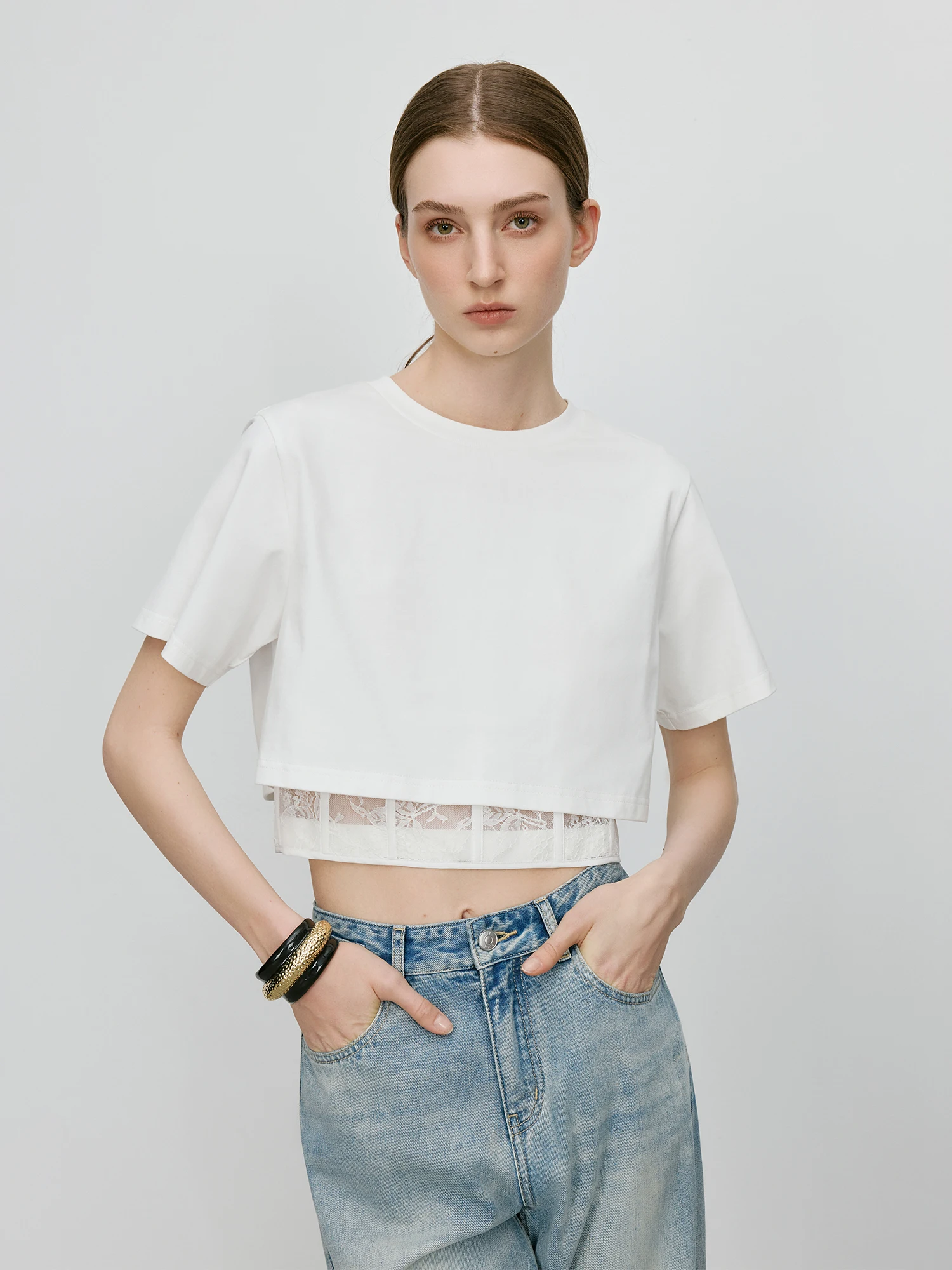FSLE 【Premium Series】Waist-cropped Lace-spliced Fashion  T-shirt for Women Chic Blouse 2025 Summer New Arrival 25FE12023