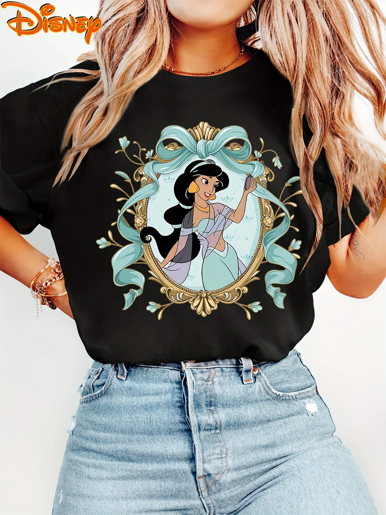 

2025 Женская повседневная удобная уникальная черная футболка с круглым вырезом и короткими рукавами с принтом Disney с уникальным улыбающимся лицом