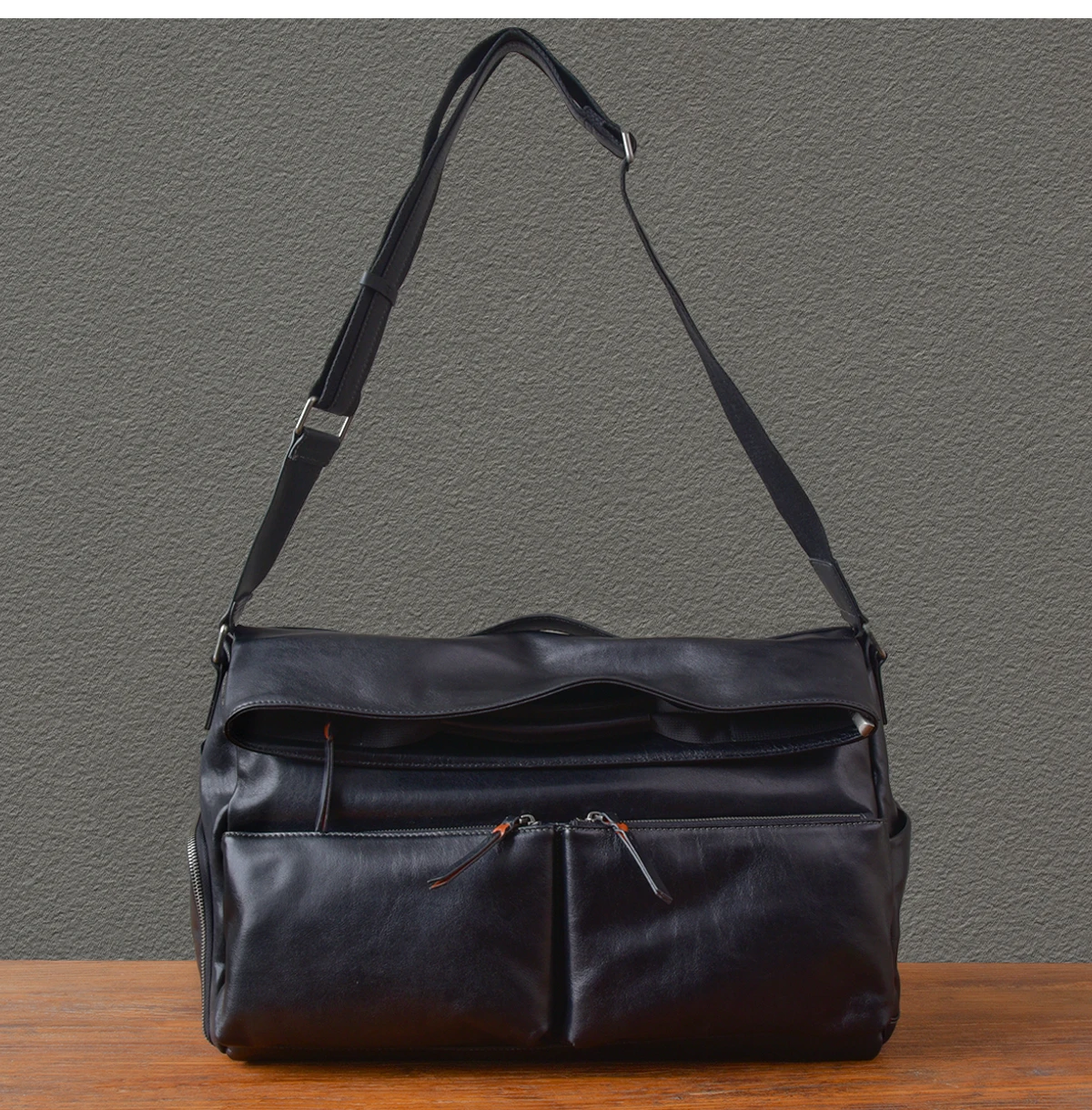 حقيبة سفر رجالية فاخرة من الجلد الطبيعي للرياضات الخارجية مصممة يدويًا من جلد البقر الناعم باللون الأسود حقيبة لياقة بدنية كبيرة للأمتعة #1
