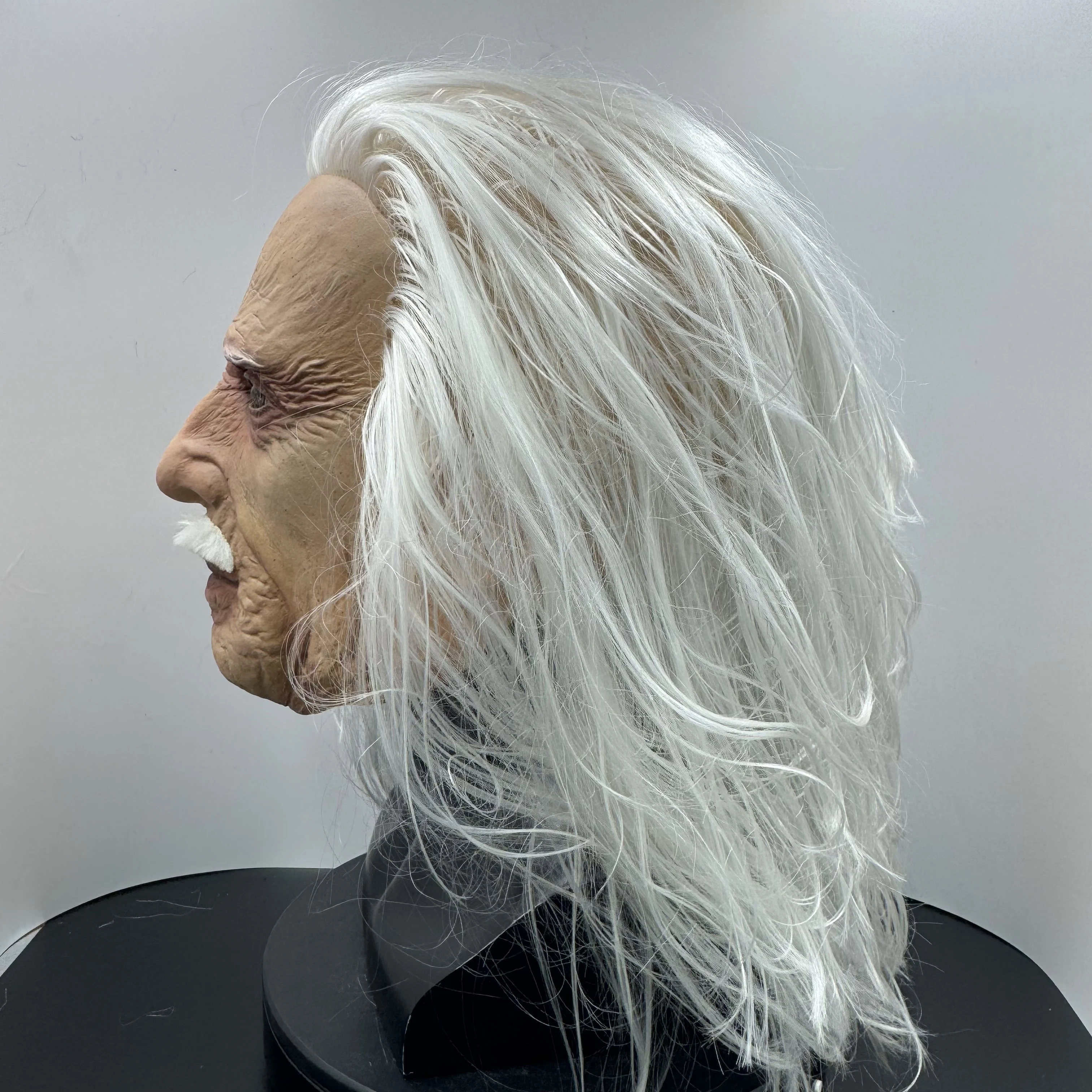Realistische Albert-Einstein-inspirierte Maske mit langen weißen Haaren, Latex-Ganzkopfmaske für Halloween-Cosplay, wissenschaftliche Themenpartys – Detail 3
