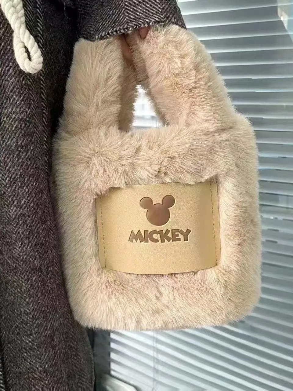 Bolso tipo cubo de piel sintética de Mickey Mouse, bolso cruzado de moda de invierno, bolso de hombro de felpa suave de gran capacidad para mujer