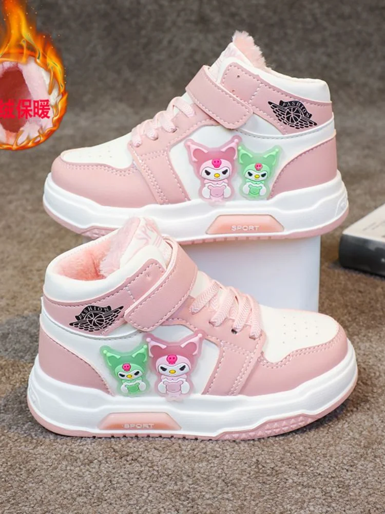 

Хлопковая обувь Sanrio Kuromi для девочек, обувь для досок, весенне-осенние Нескользящие повседневные кроссовки в стиле аниме, бархатная теплая спортивная обувь