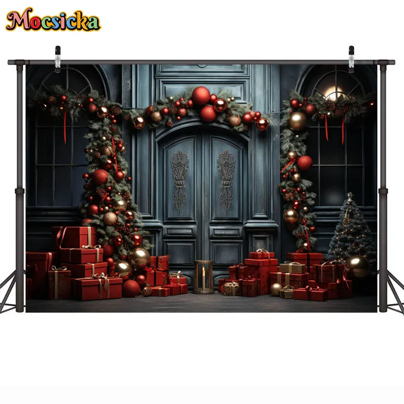 Moclicka alat peraga fotografi Natal, latar belakang pintu hitam dan merah kotak hadiah dekorasi pohon Natal latar belakang profesional