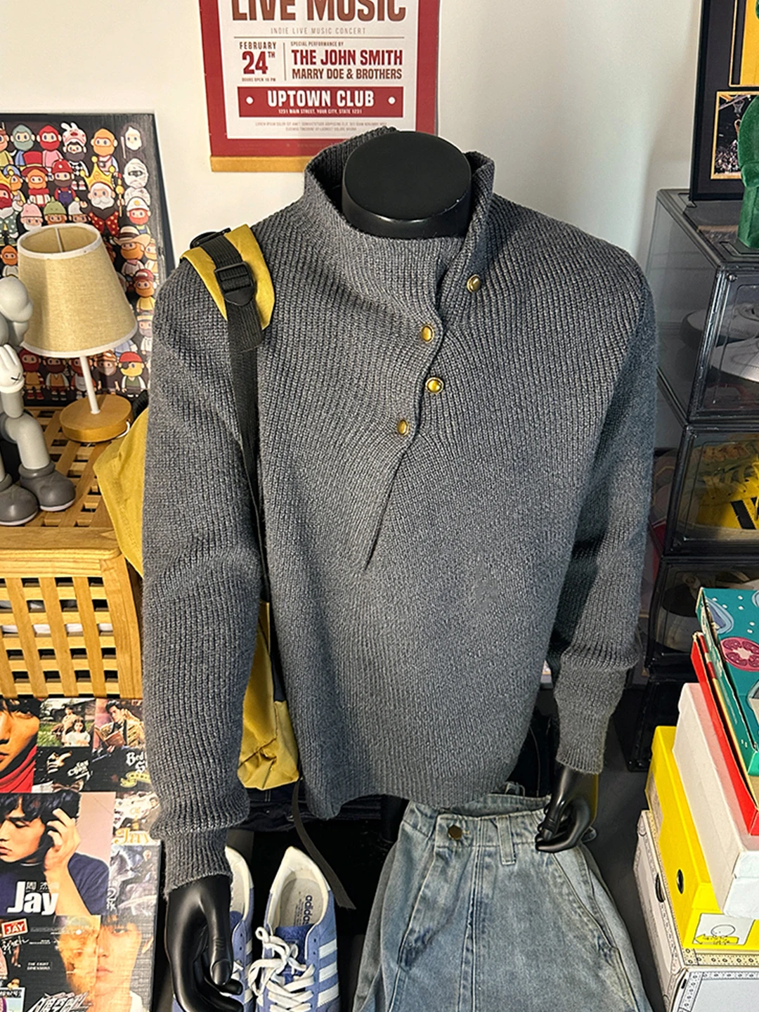 

Мужской трикотажный джемпер с высоким воротником и нестандартными пуговицами, в расслабленном стиле, базовый слой, зимний сезон, свободный крой, с длинным рукавом