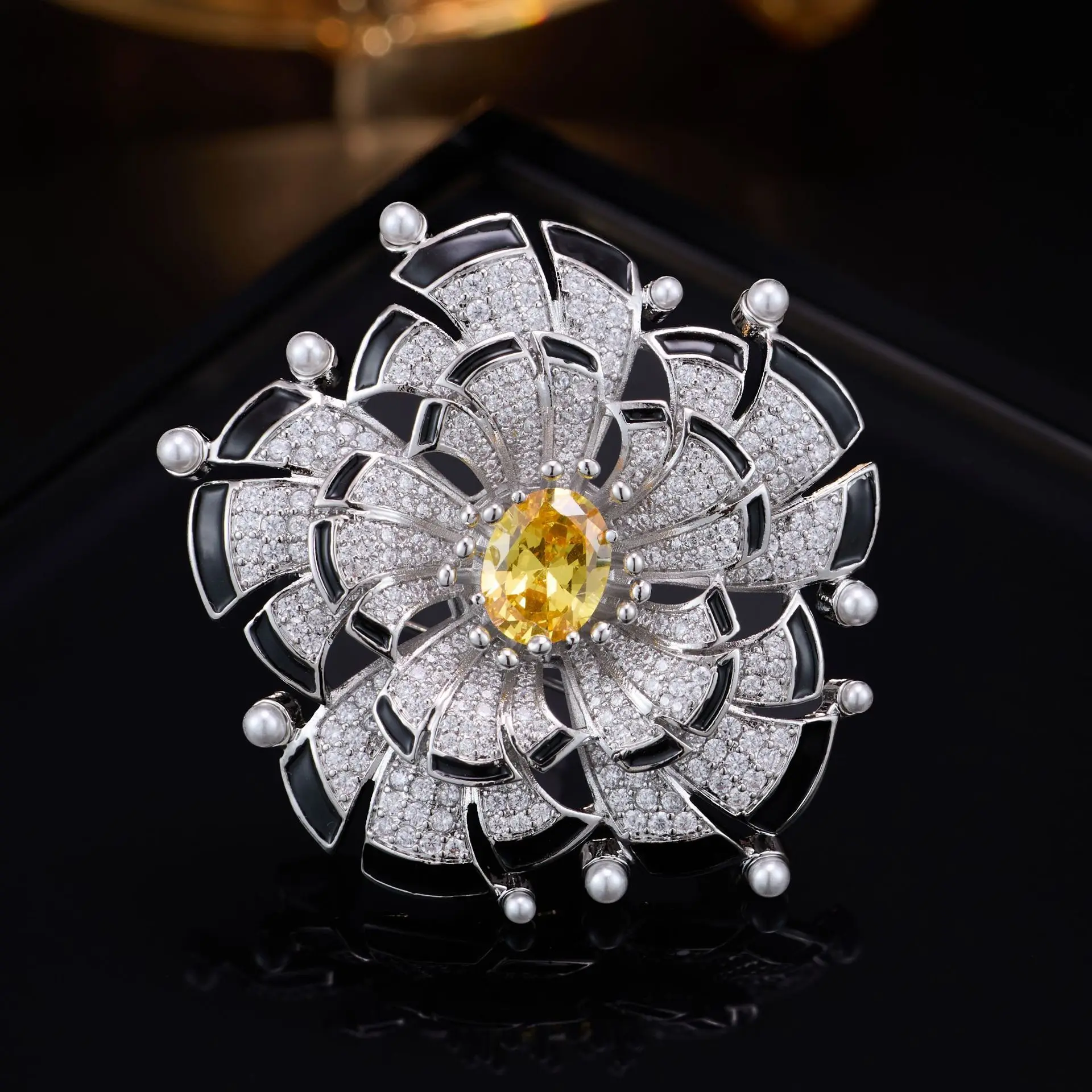 High-end Inlaid Zircon Camellia Brooch Pins Enamel Temperament Men's and Women's Suits Coats Pin and Brooch Ornament Jewelry