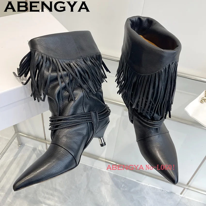 شتاء جديد أسبوع الموضة هريرة الكعوب منتصف العجل أحذية النساء جلد الغزال حافة شرابة تصميم مدبب تو تشيلسي أحذية امرأة Mujer