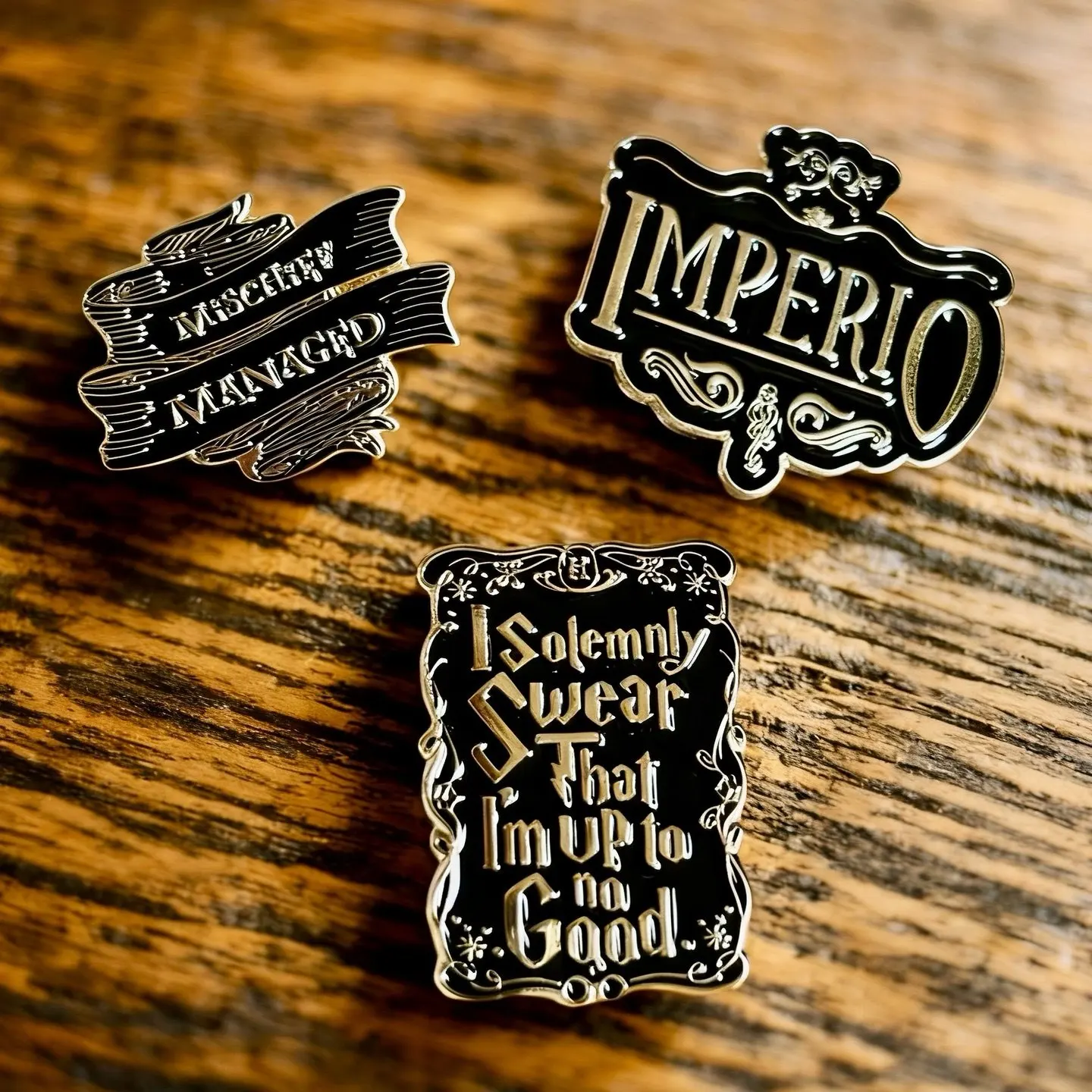 Fantasy Movie Emaille Pin Living Map On/Off Metallabzeichen Magic Spell Merchandise Brosche Pins