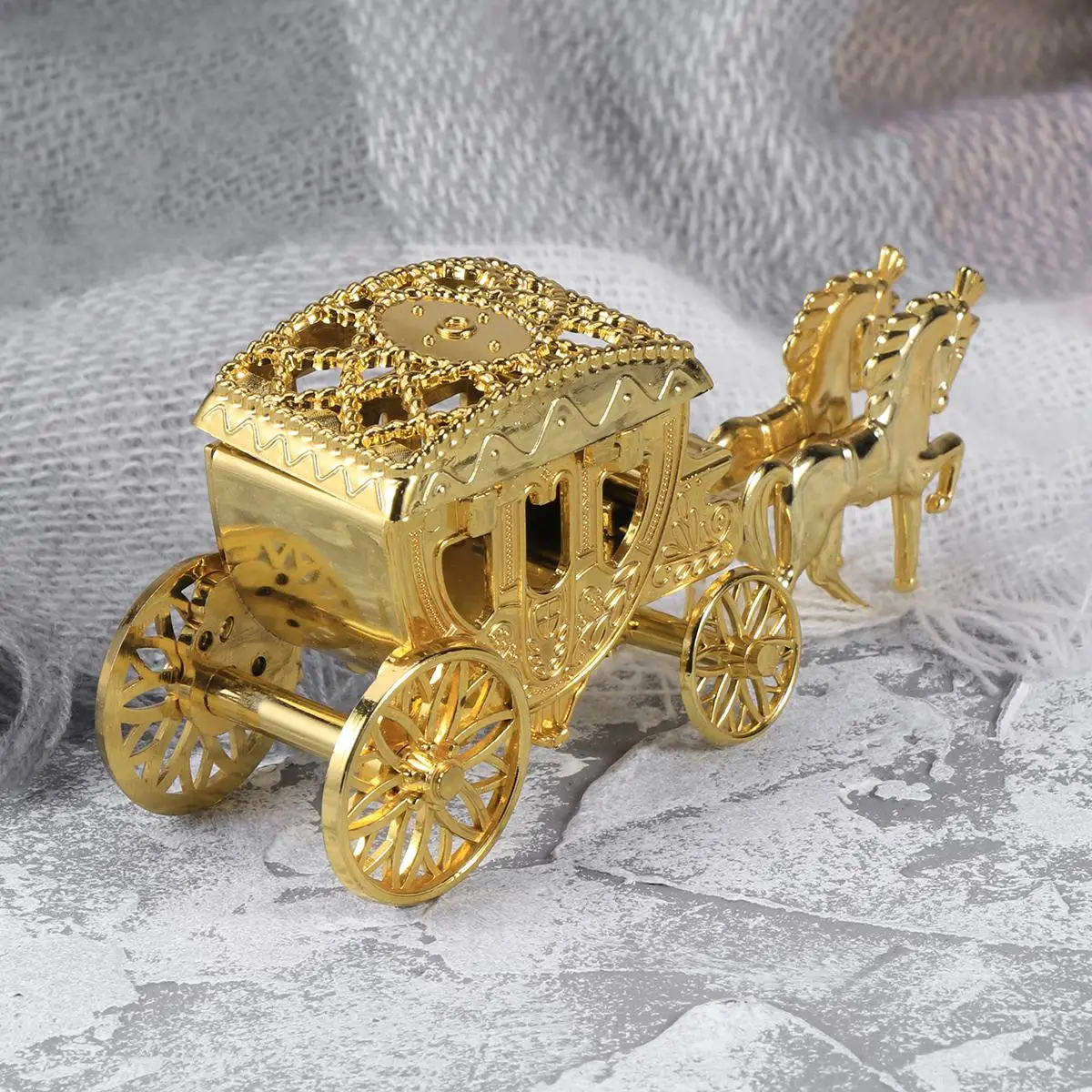 

C Carriage Shape Elegant Plastic Gifts Mini Favor Decorations Chocolate Empty Golden Wedding Packaging Craft