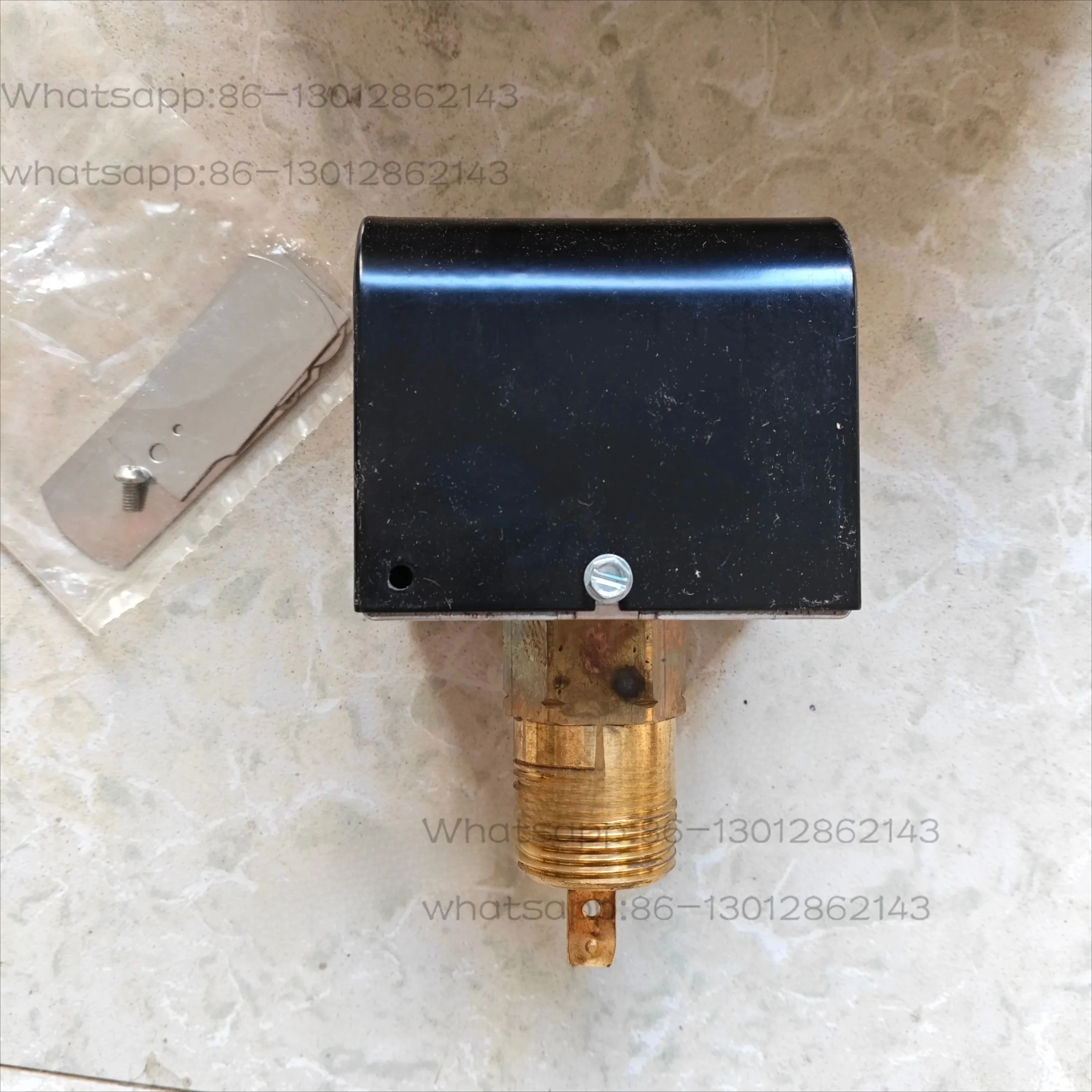 (ITT) McDonnell & Miller flow switch FS4-3J, compatible with FS4-3J.