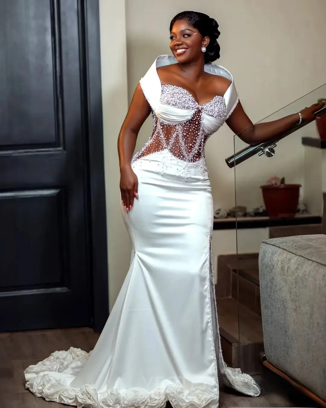 ชุดแต่งงานนางเงือกแบบสั่งตัดสำหรับเจ้าสาว ชุดเจ้าสาวสไตล์แอฟริกัน ประดับมุกและลูกปัด ด้านข้างผ่าข้าง เซ็กซี่ ลายดอกไม้