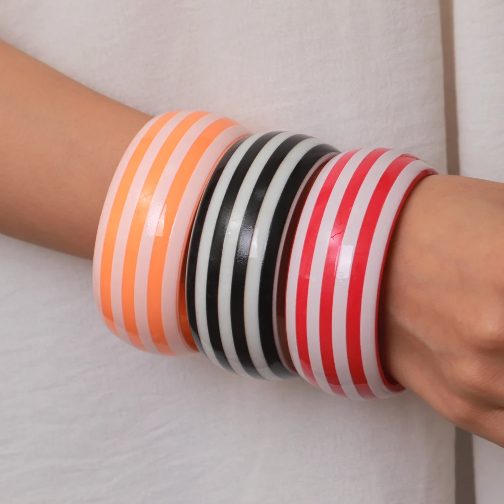 Modische Bunte Harz-Armreifen mit Breiten Streifen für Damen, Geometrische Stapelbare Massive Armreifen, Party-Schmuck Geschenke – Detail 5