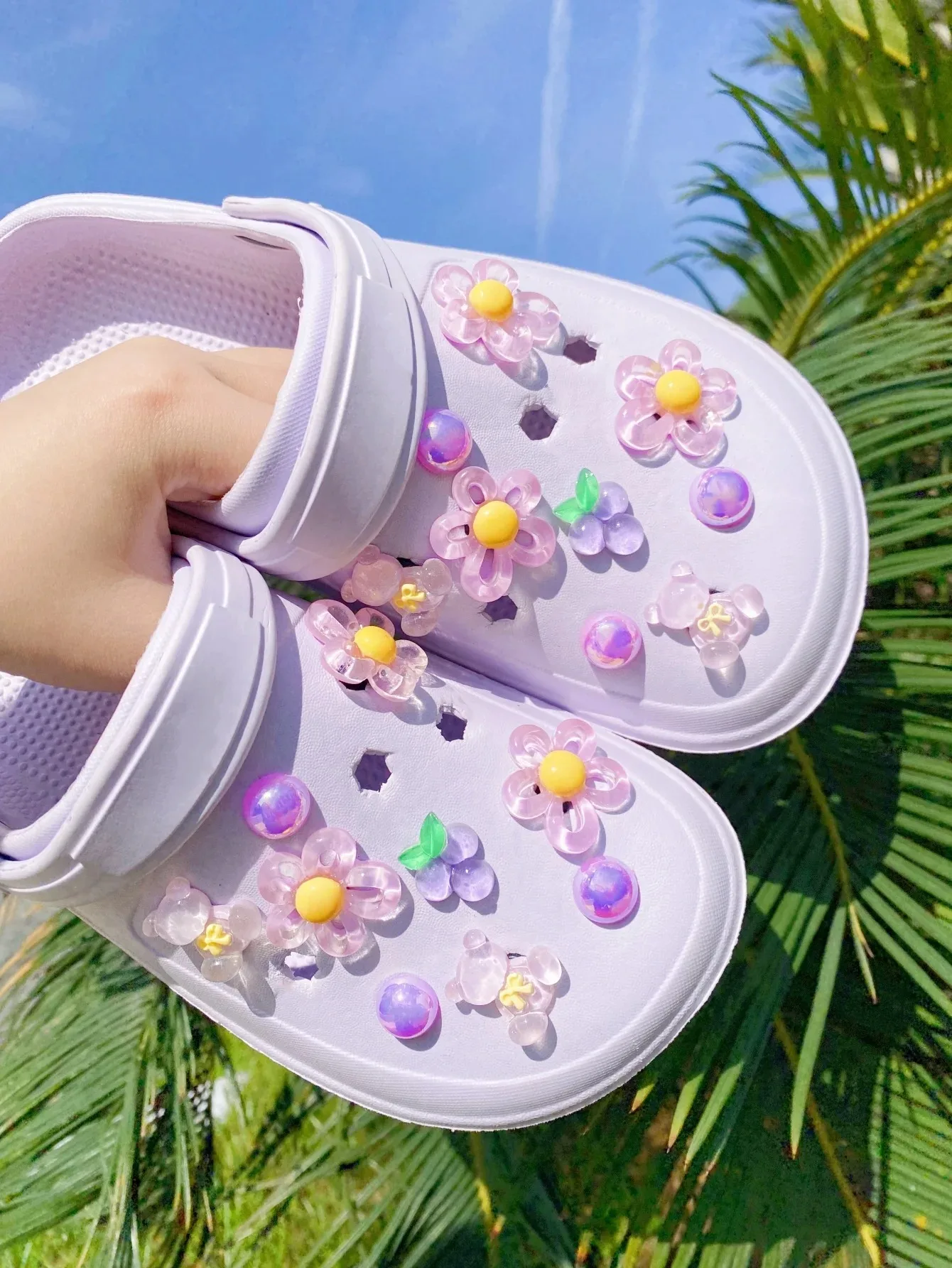18Pcs Purple Flower Pearl Grape Design Shoe Charms Set with Detachable Buckle for Garden Shoes Cute Holiday Gift Idea