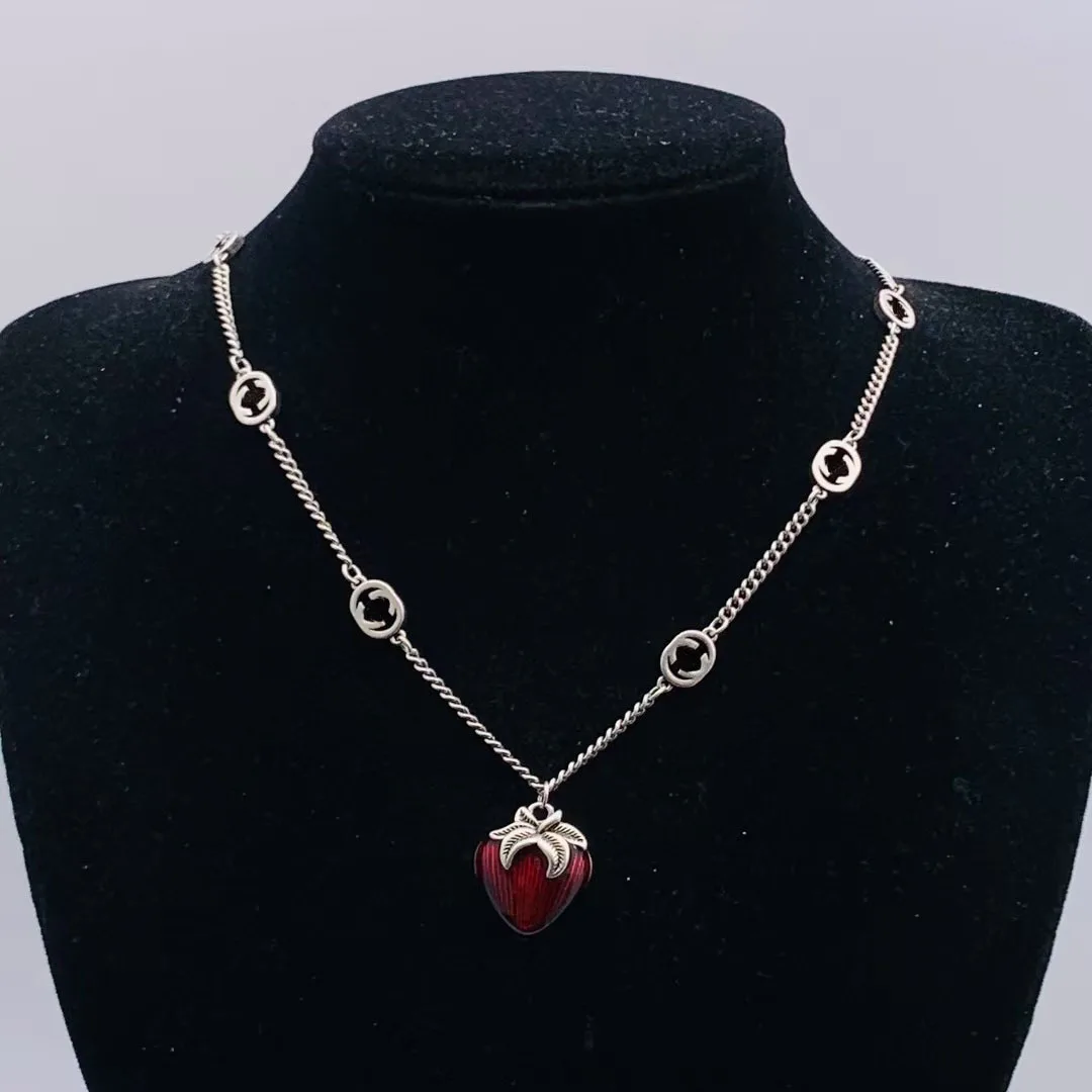 2025 قلادة جديدة كلاسيكية عتيقة مناسبة للنساء