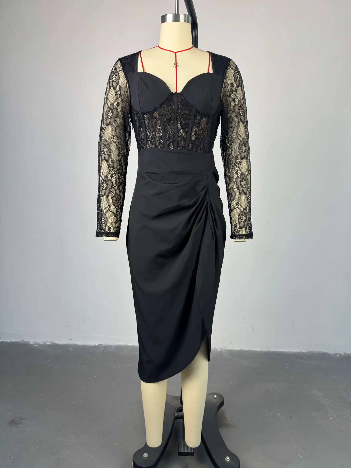 Abito longuette aderente primaverile Abito da donna elegante di media lunghezza con scollo quadrato in pizzo a maniche lunghe a vita alta