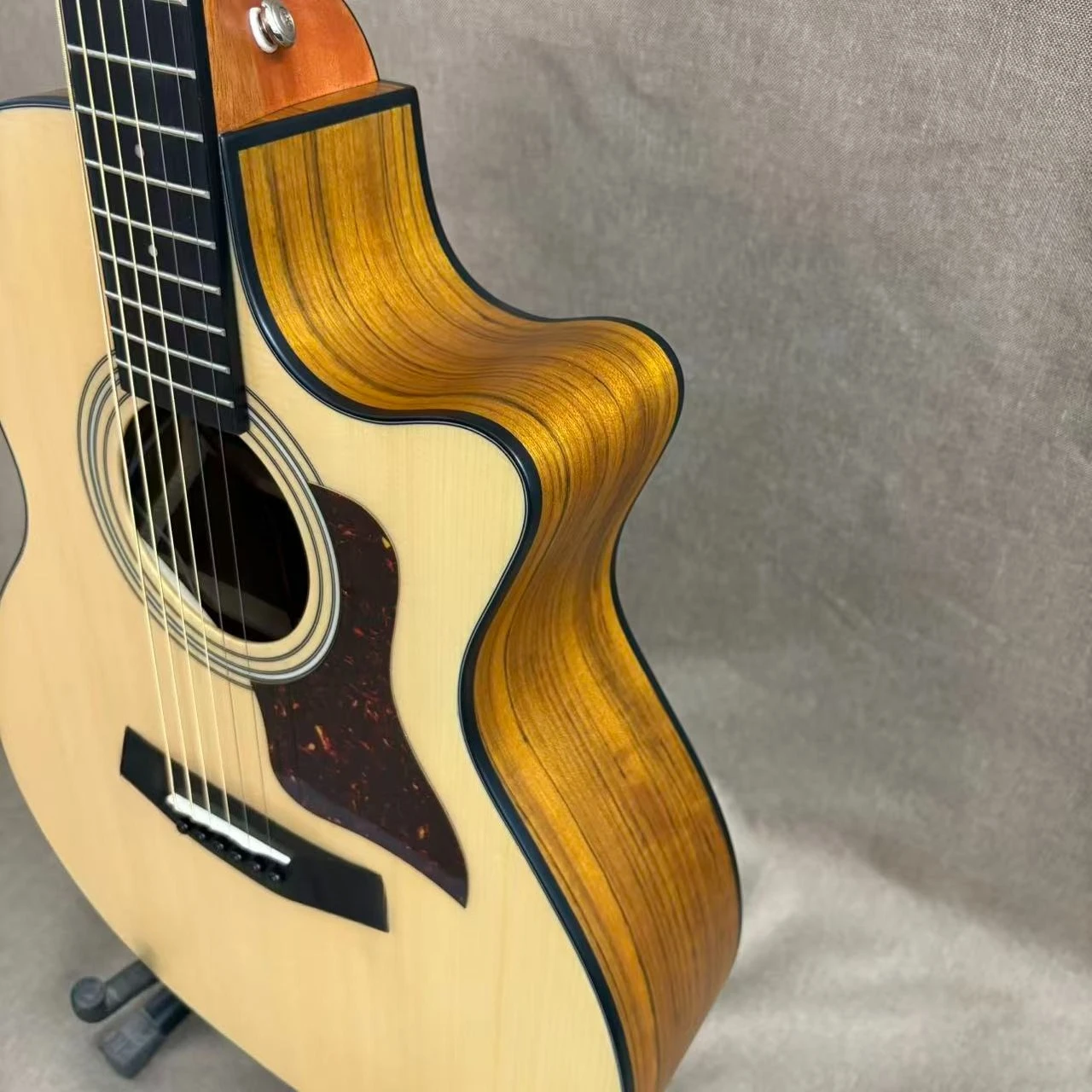 Surprise Discount Featured Corner Cut Design Acoustic Guitar 114 with EQ Spruce Top Walnut Back Side Panel 6 Strings Suitable As A Gift Instrument