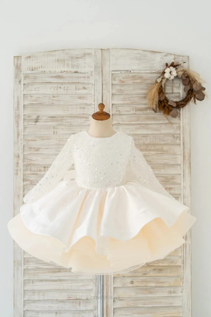 

Customized Long Sleeves V Back Crystal Beaded Champagne Tulle TUTU Wedding Flower Girl Dress with Bow Child Party Gowns