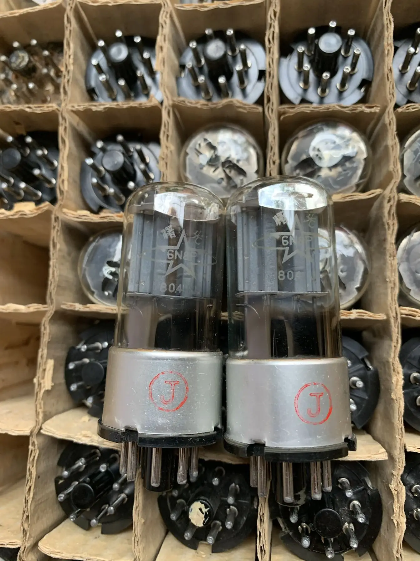 Shuguang 6n8p 6n8p-j electronic tube  6n8p 5692 ECC32 6H8C 6SN7 Vacuum tube sound color is soft for audio amplifier