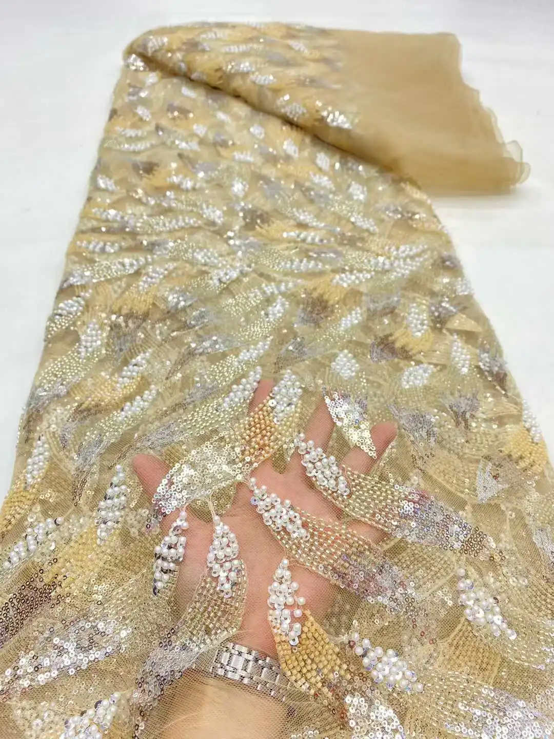 Nieuwe collectie zware kralen pailletten Afrikaanse kant stof 2025, hoge kwaliteit handgemaakte kralen Franse kant stof voor jurk