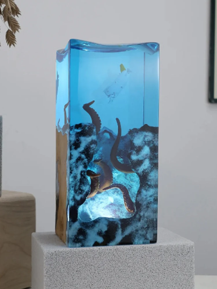 ยักษ์ Octopus Sea Monster Organism เรซิ่นตาราง Creative Art ตกแต่งโคมไฟเรือดําน้ําผจญภัย Night Light ชาร์จ USB