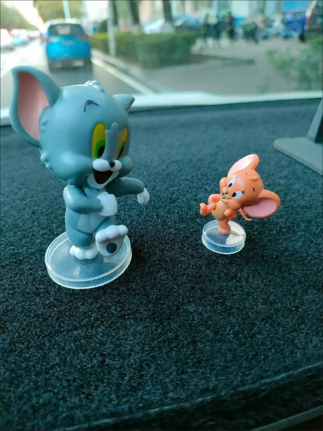 Figuras de acción de Disney Tom y Jerry, juguetes de Pvc, estatua de colección, modelo de coche, muñeca, decoración del hogar, regalo para niños, 12 unidades por lote