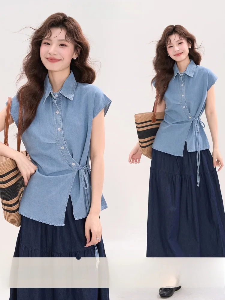 

Simple Stylish Women's Denim Shirt Summer Commute Top with Belt Buckle Short Sleeve Flip Collar Korean Style Loose Fit