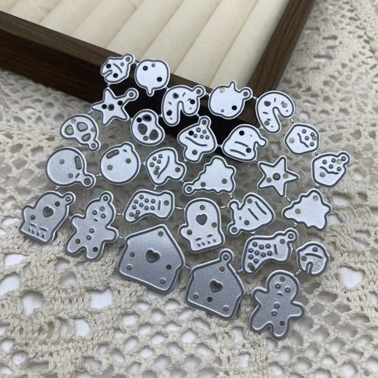 Connected Christmas Gingerbread Man House Star Pendant Metal Cutting Dies DIY Holiday Scrapbooking Card Embossing Craft Dies