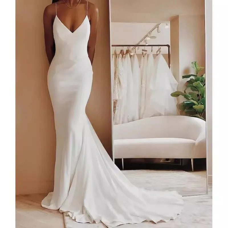 French light wedding dress 2025 new foreign trade bridal temperament fashionable V-neck suspender fishtail wedding dress