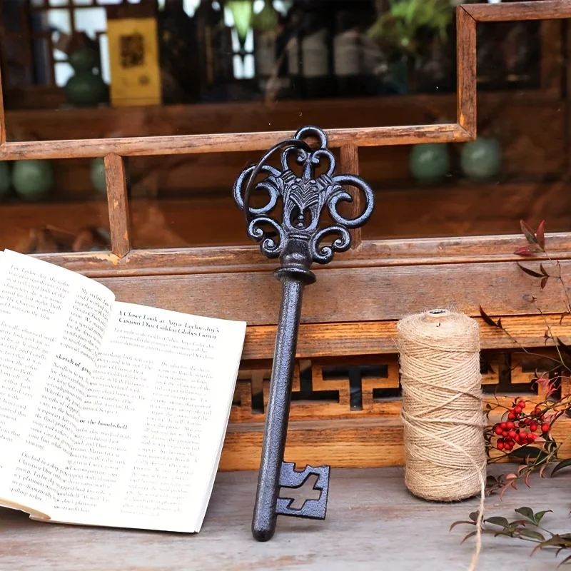 1pc Vintage Cast Iron Keychain Wall Decor Keychain Garden Decor Gift for Holidays Haloween Photography Prop Art Outdoor Statues