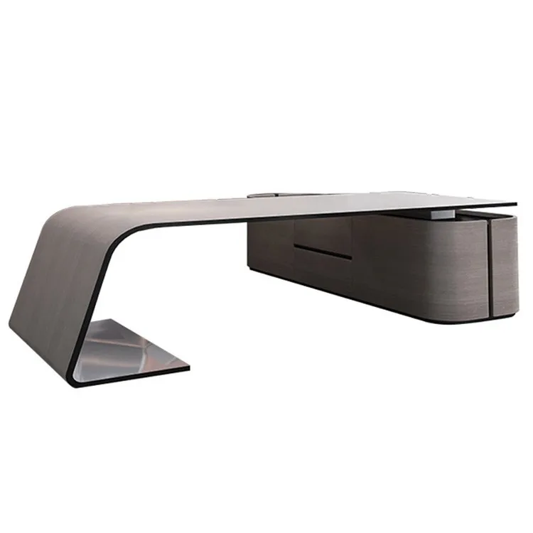 

Индивидуальная минималистичная современная атмосфера, один босс, большой письменный стол, офис, общий менеджер, элитный класс