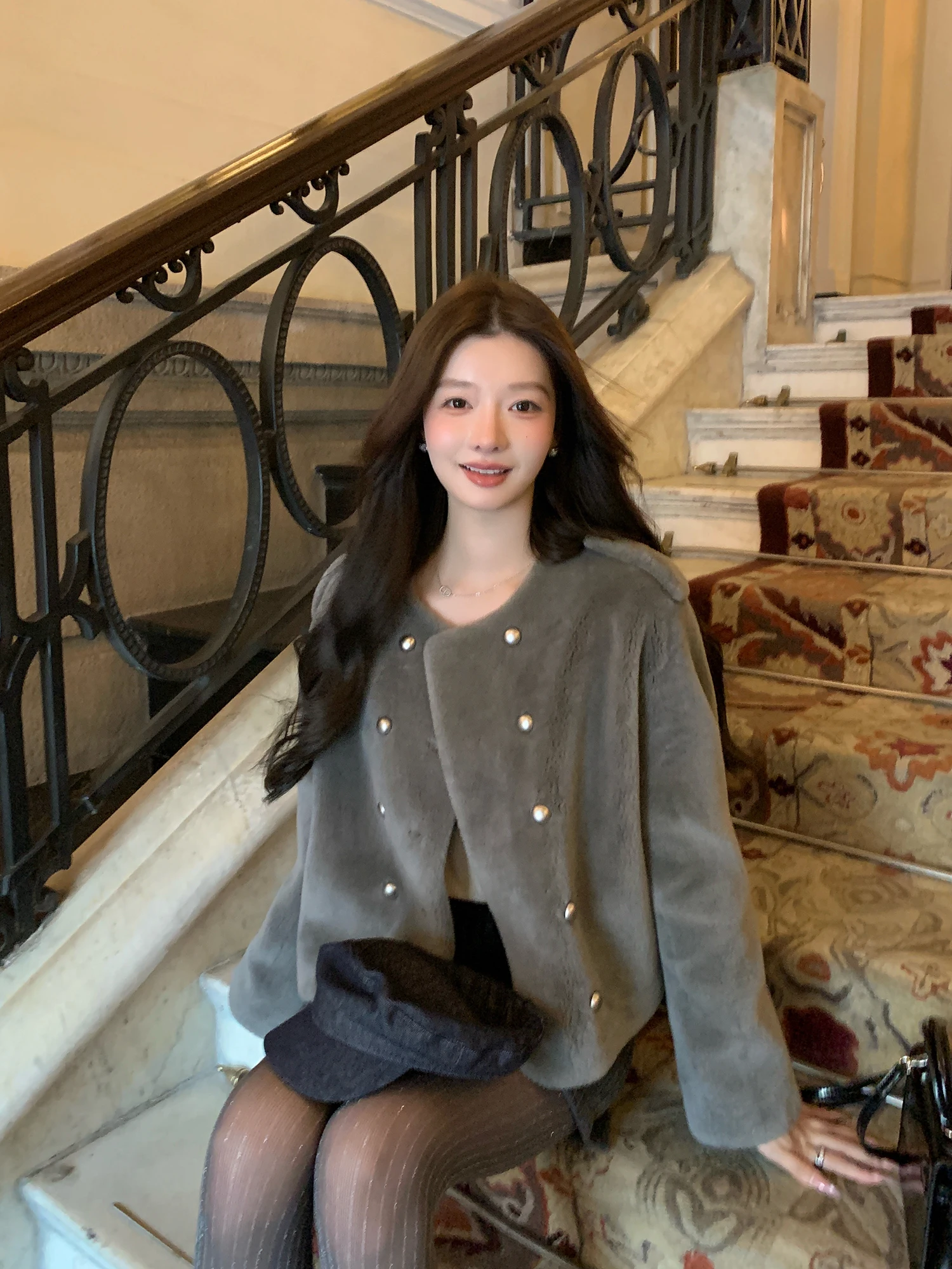 

Lmreturnativestly00eepLeatherFurJaetWomen'sWinterInteatedLeatherAndFurCoatComfortWarmthEcoFriendly