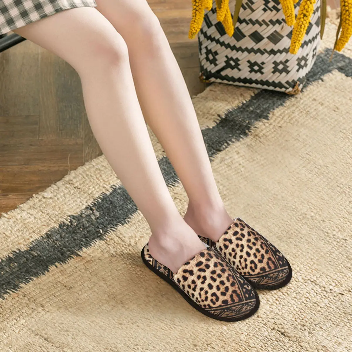 شباشب من إسفنج الذاكرة للنساء، شباشب منزلية مريحة ودافئة من جلد الفهد