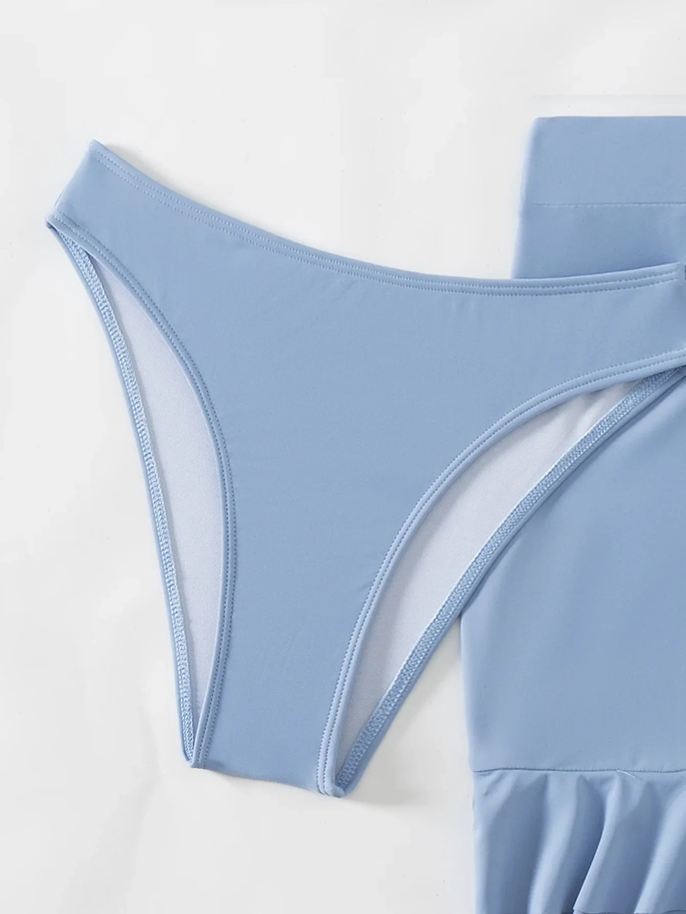 Himmelblauer dreiteiliger Badeanzug für Damen, einfarbig, V-Ausschnitt, Bügel-Bikini-Set, Strandurlaub, Hosenträger, rückenfreie Badebekleidung, 2025