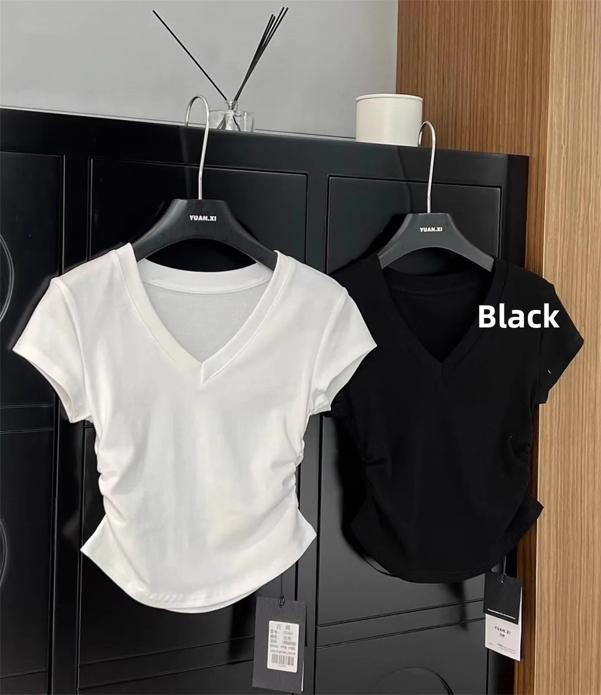 슬림핏 반팔 브이넥 티셔츠 여성 미니 기장 사이드 플리츠 디자인 만능 티셔츠 한국 스타일 단색 여름