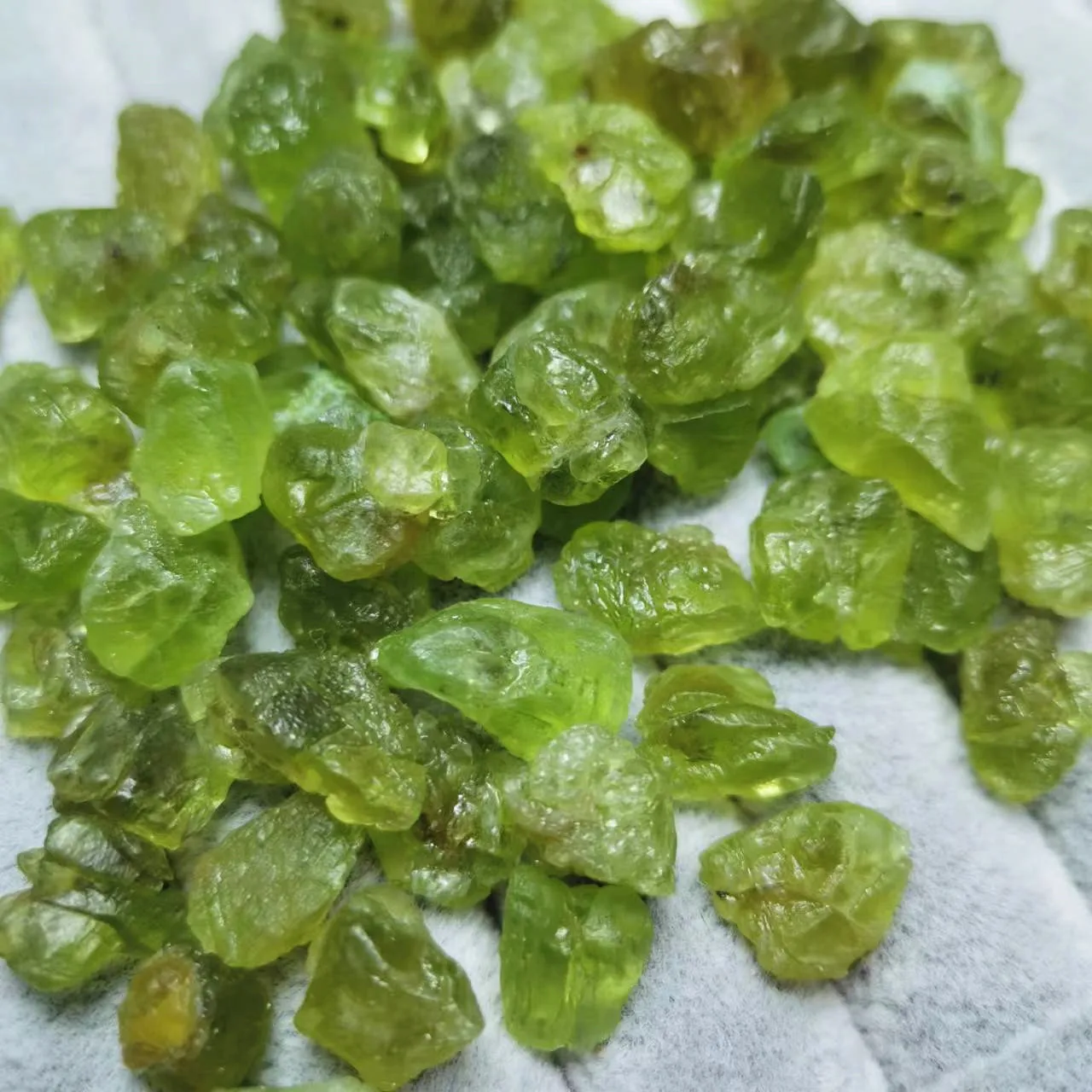 Natural Peridot stones Gemstone Specimen