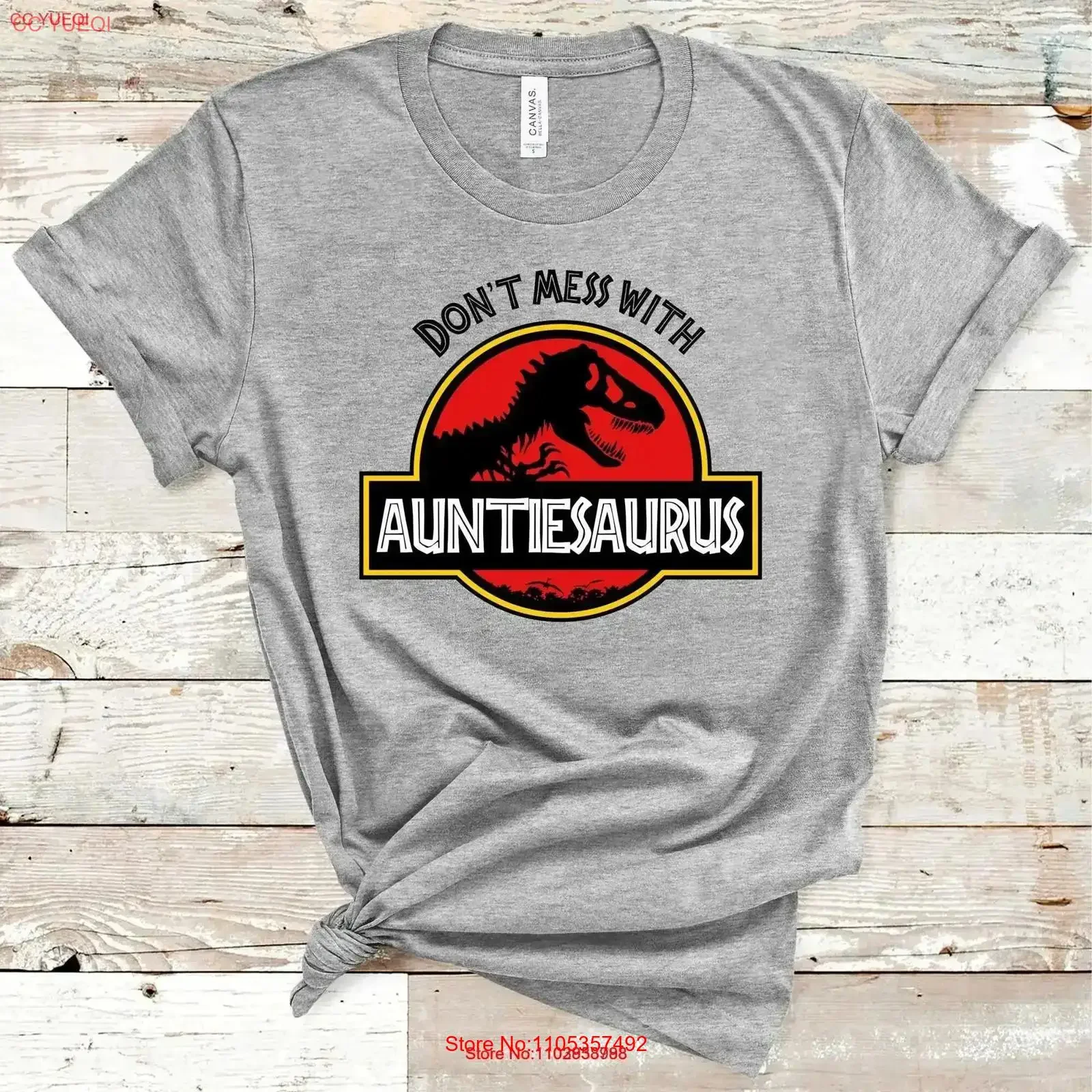 Auntiesaurus T-Shirt „New Auntie Aunt Promoted To for Titi Best Ever Friends“ von Auntisaurus im Vintage-Stil, gewaschen, Unisex, Streetwear für Herren