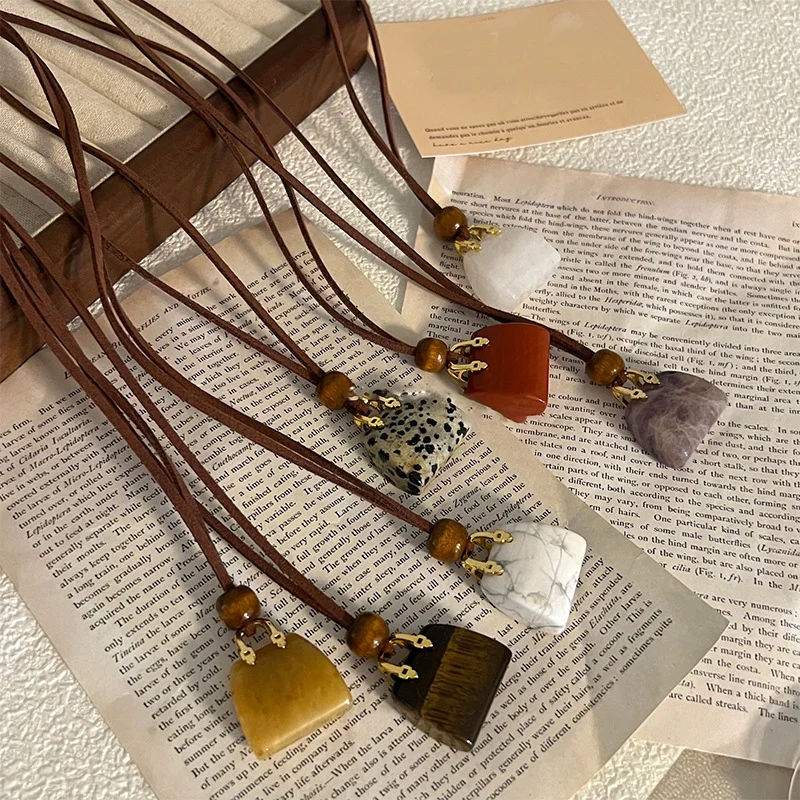 

Luxury-inspired sweater chain design for women Minimalist, niche fashion Versatile bag styling Sweater chain pendant necklace