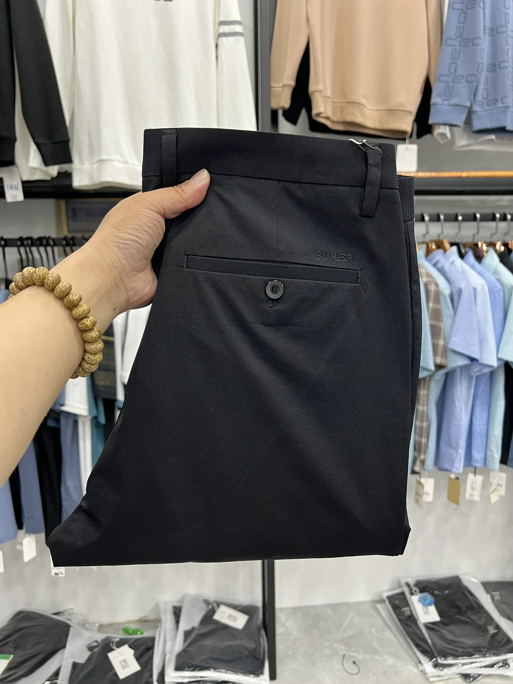 

Повседневные брюки из эластичной ткани (4-сторонняя эластичность), однотонные, мягкие, приятные к телу, не обтягивающие, для весны и осени.