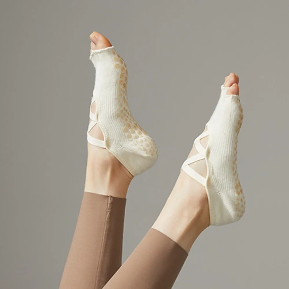 

1 Pair Anti Slip Five Finger Yoga Socks Cross Strap Full Five Finger Split Finger Yoga Socks Cotton Half Open