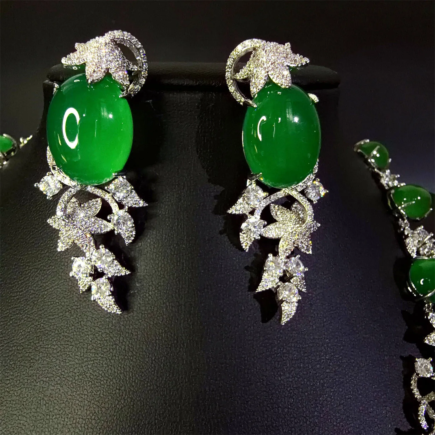 Retro stereo Art Style Green Agate Necklace Earrings Women's Light Luxury Decorative Jewelry Wedding Bridal Party Gift M-935
