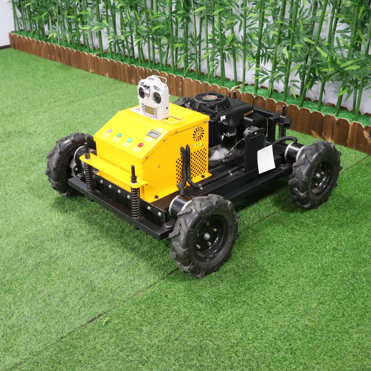Customized tracked lawn mower, 500m remote control distance, cutting width 550 remote control lawn mower