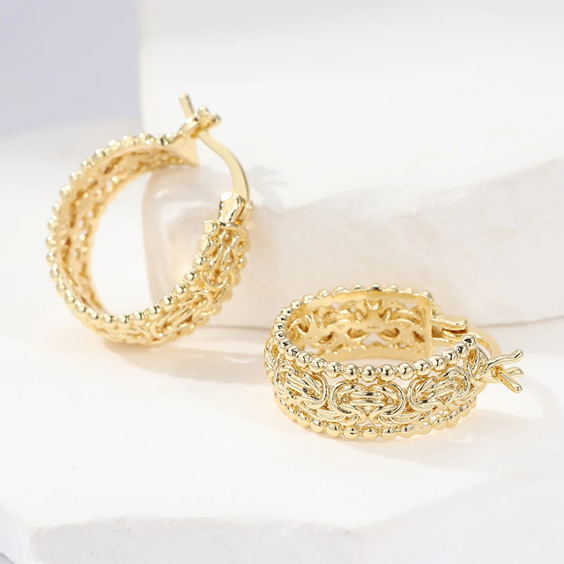 Klassische Modische Goldfarbene Creolen für Damen Vintage Kreativität Metall Handgeschnitztes Muster Schmuck – Detail 2