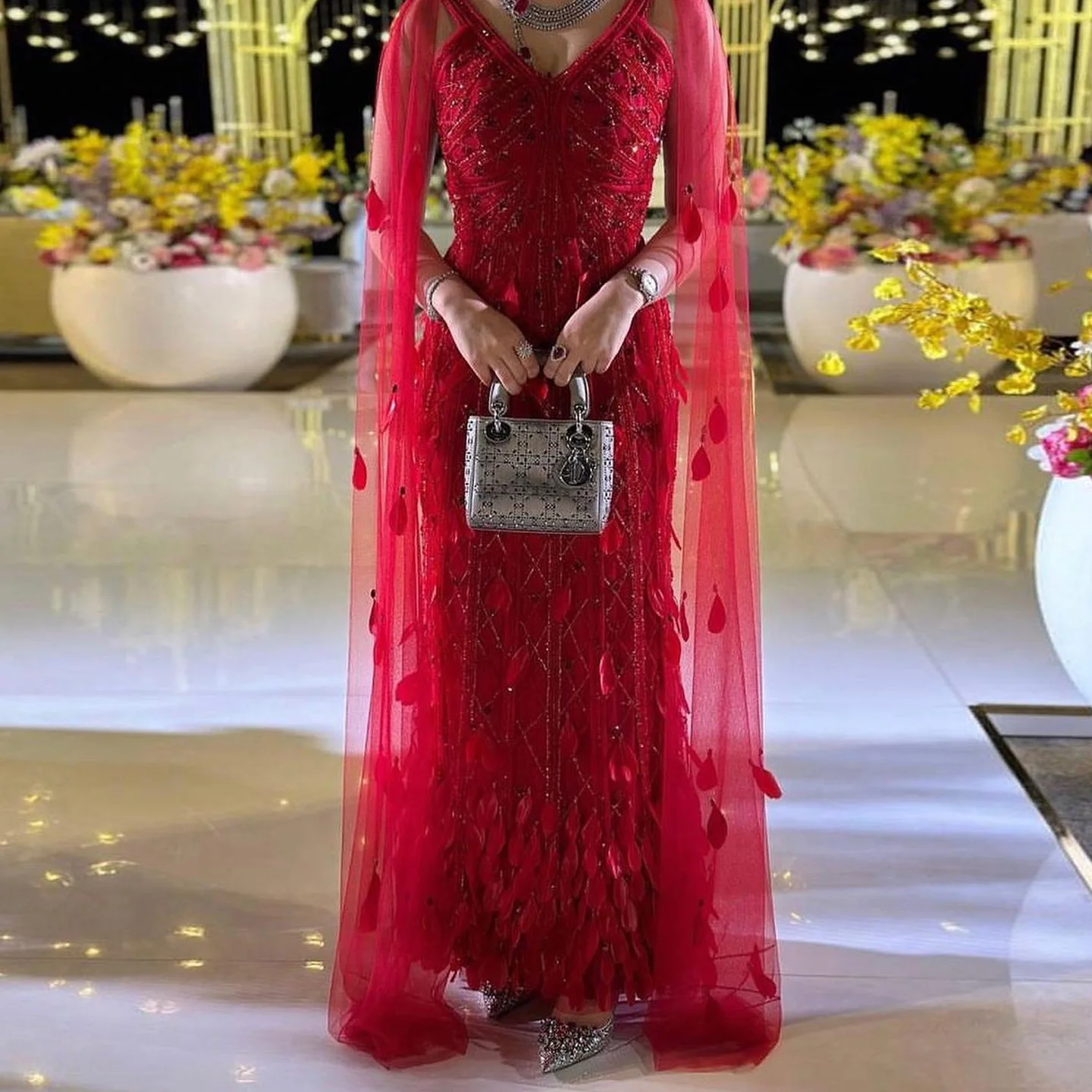 

Шарон Саид Роскошное винно-красное вечернее платье с накидкой на рукавах и 3D листьями Арабские вечерние платья для выпускного вечера для женщин SS283 по индивидуальному заказу